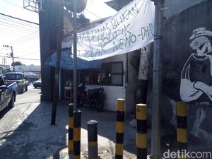 Spanduk Tolak Ahmad Dhani dan Neno Warisman Bermunculan di Solo Spanduk Tolak Ahmad Dhani dan Neno Warisman Bermunculan di Solo