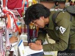Dilarang UII Pakai Jaket dengan Nametag Jokowi, Ini Kata Dimas