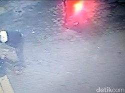Detik-detik Begal Rampas Ponsel di Lodaya Bandung Terekam CCTV