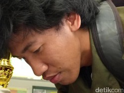 Tentang Nametag Jokowi di Jaket Dimas yang Dilarang Kampus UII