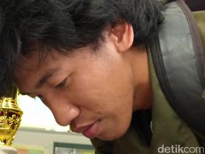 Tentang Nametag Jokowi di Jaket Dimas yang Dilarang Kampus UII Tentang Nametag Jokowi di Jaket Dimas yang Dilarang Kampus UII