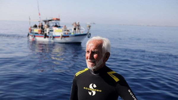 Foto: Gaya Scuba Diver Tertua di Dunia Pecahkan Rekor