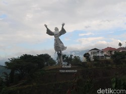 Patung Yesus Memberkati, Landmark Kerukunan Kota Manado