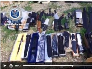 Mantan Sipir Sembunyikan Senjata Api dan Ribuan Amunisi di Rumahnya Mantan Sipir Sembunyikan Senjata Api dan Ribuan Amunisi di Rumahnya