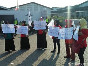 Pabrik Sepatu di Jombang Didemo Usai PHK Puluhan Buruh