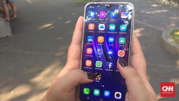 Vivo V11 Pro, Pesaing Oppo Find X Tapi dengan Pemindai Sidik
