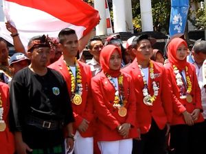 Video Atlet Silat Peraih Medali Emas Diarak Warga Garut