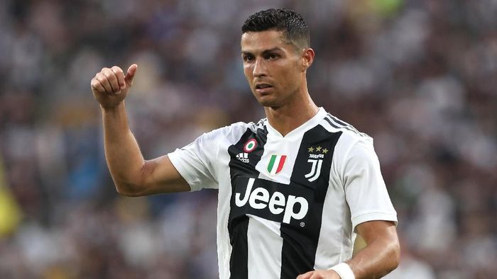 Juventus mengeluarkan dana 100 juta euro plus untuk mendatangkan Cristiano Ronaldo dari Real Madrid (Foto: Marco Luzzani/Getty Images) Juventus mengeluarkan dana 100 juta euro plus untuk mendatangkan Cristiano Ronaldo dari Real Madrid (Foto: Marco Luzzani/Getty Images)