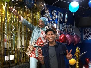 Gaya Terbaru Asri Welas yang Berhijab Setelah Pulang Haji