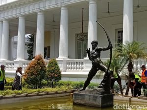 Patung Pemanah Karya Strobl Kembali ke Istana Kepresidenan Patung Pemanah Karya Strobl Kembali ke Istana Kepresidenan