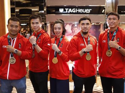 Foto: Giliran Lindswell Kwok Cs. yang Dapat Jam Mewah TAG Heuer