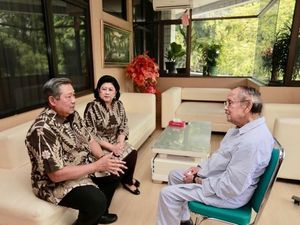 SBY dan Ani Yudhoyono Jenguk Habibie di RSPAD