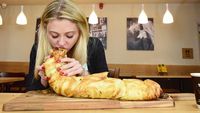 Yuk! Kenalan Sama Jawara Makan Seksi dari Inggris, Kate Ovens