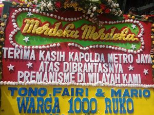 Preman Cengkareng Ditangkap, Warga Kirim Karangan Bunga ke Polda