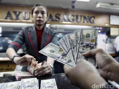 Duh! Dolar AS Tembus Rp 14.900