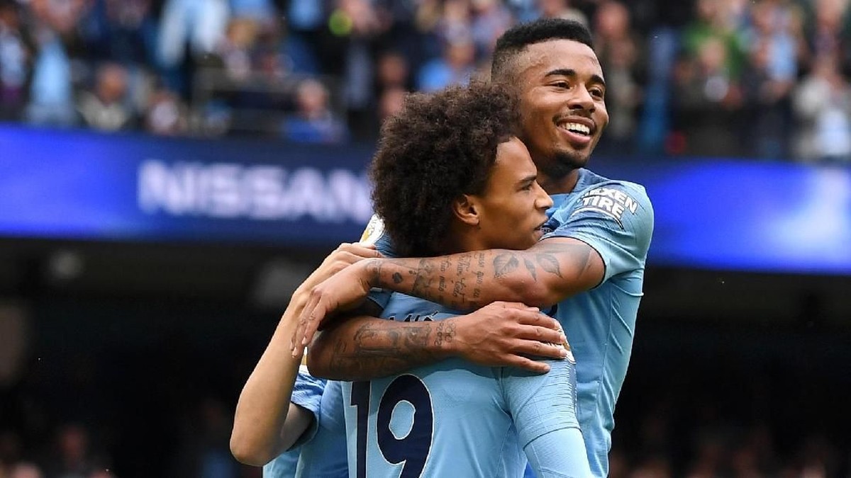 Leroy Sane (kiri) dicoret dari skuat Manchester City saat melawan Newcastle United, akhir pekan lalu. (Foto: Michael Regan/Getty Images)
