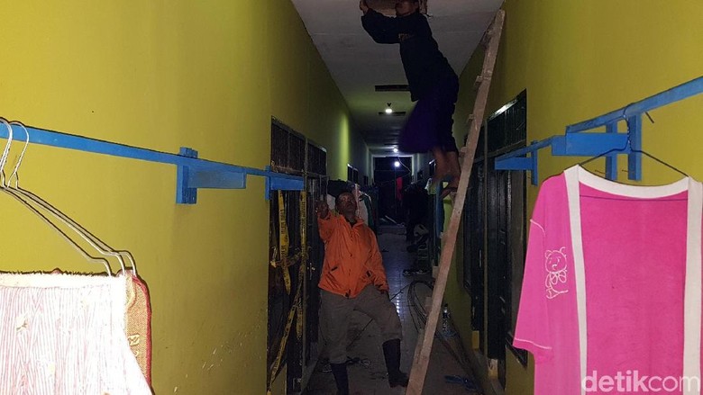 Asap Muncul dari Kamar Kos yang Meledak, Warga Lapor Polisi Asap Muncul dari Kamar Kos yang Meledak, Warga Lapor Polisi