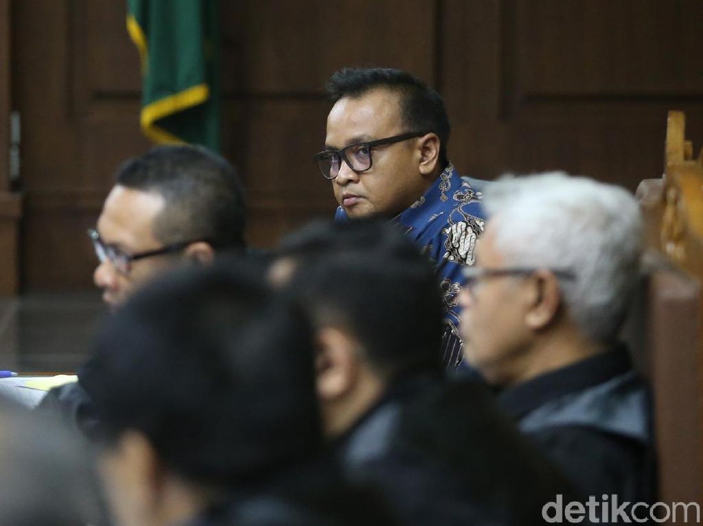 Ponakan Novanto Cabut BAP soal Terima SGD 500 Ribu dari Fayakhun Ponakan Novanto Cabut BAP soal Terima SGD 500 Ribu dari Fayakhun