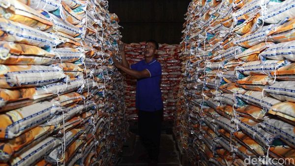 Stabilkan Harga, Bulog Guyur 15.000 Ton Beras/Hari