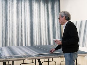 Mengenal Seniman Jepang yang Eksis Melukis Air Terjun