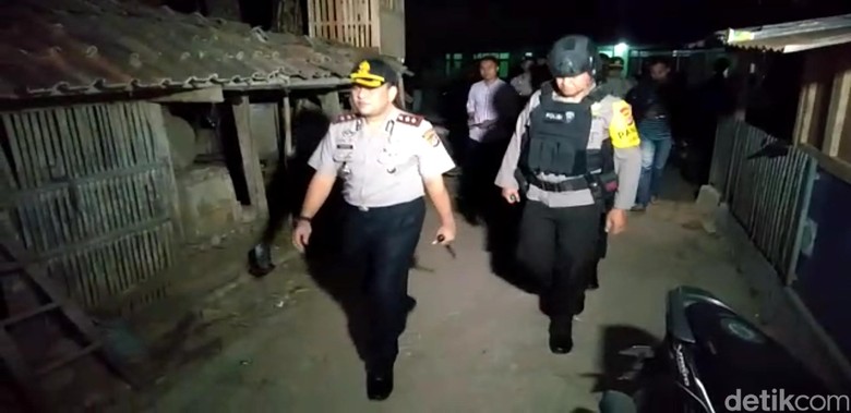 Tim Jibom Tiba, Area Lokasi Ledakan di Sukabumi Disterilkan Tim Jibom Tiba, Area Lokasi Ledakan di Sukabumi Disterilkan