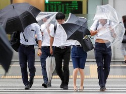 Jepang Diterjang Topan Jebi, Terkuat dalam 25 Tahun Terakhir