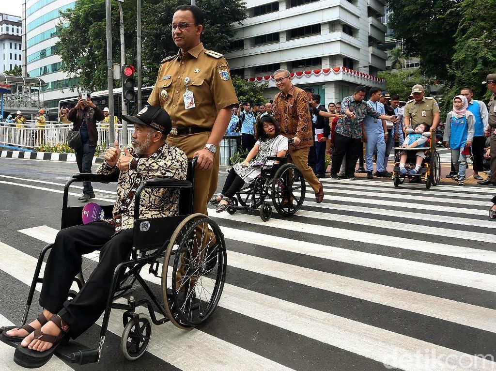 Resmikan Pelican Crossing Halte BI, Anies: Jakarta Ramah bagi Semua Resmikan Pelican Crossing Halte BI, Anies: Jakarta Ramah bagi Semua