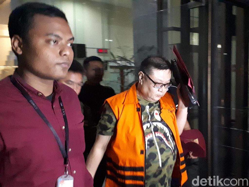 Tersangka Suap Hakim PN Medan Ditahan KPK Tersangka Suap Hakim PN Medan Ditahan KPK