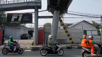 Begini Penampakan JPO Depan Samsat Daan Mogot yang Nyaris Roboh