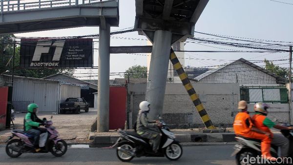 Begini Penampakan JPO Depan Samsat Daan Mogot yang Nyaris Roboh
