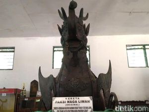 Kereta Kuno Simbol Kebhinnekaan di Cirebon