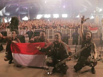 Ini Aksi Down For Life, Band Metal Asal Solo yang Pakai Batik di Jerman