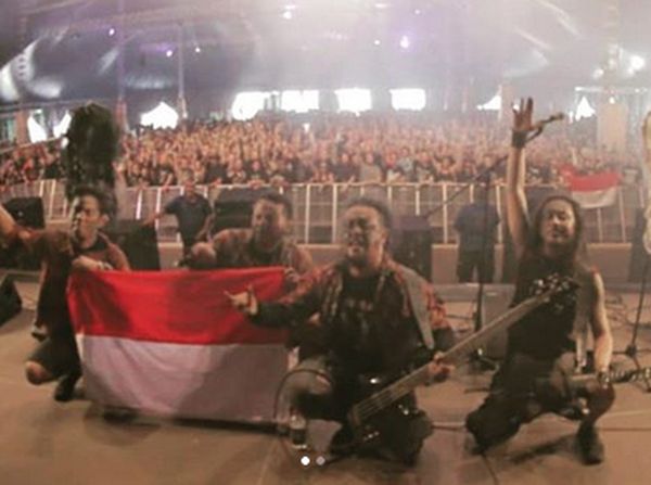 Ini Aksi Down For Life, Band Metal Asal Solo yang Pakai Batik di Jerman