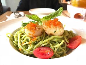 Pesto Spaghetti yang Gurih Wangi Cocok Buat Makan Siang