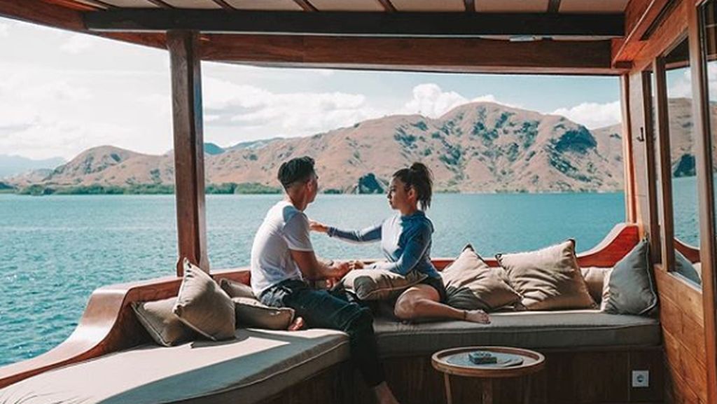 Kemesraan Nikita Willy dan Indra Priawan di NTB Kemesraan Nikita Willy dan Indra Priawan di NTB