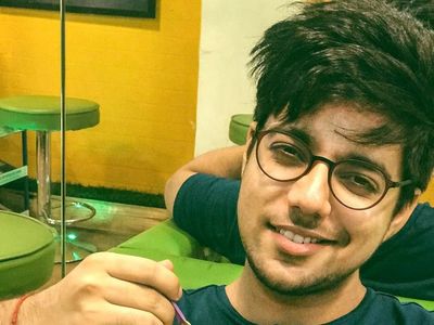 Gaya Makan Penyanyi India Siddharth Slathia yang Tampil di Closing Asian Games