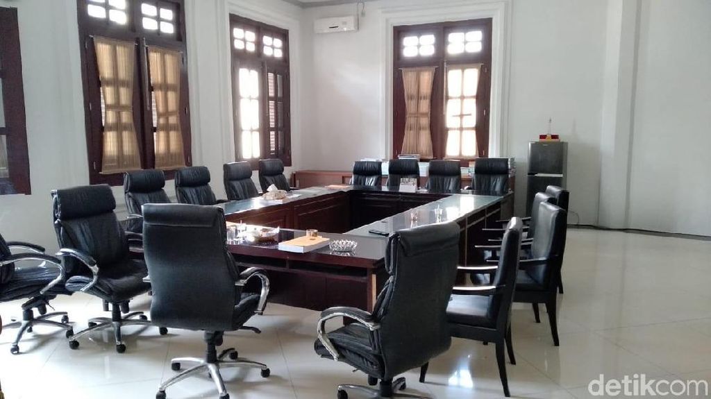 Foto: Sisa 5 Anggota Tak Ditahan KPK, Begini Kosongnya DPRD Malang Foto: Sisa 5 Anggota Tak Ditahan KPK, Begini Kosongnya DPRD Malang