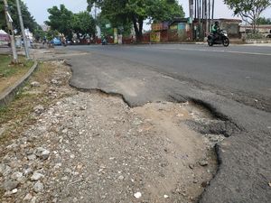Jalan Lintas Sumatera Lampung Rusak, Pengendara Mengeluh