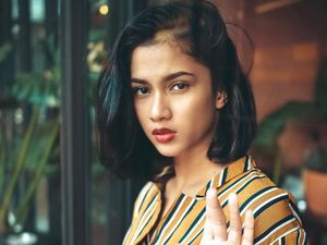 Kesuliatan Aghniny Haque Main Film Generasi 90-an: Melankolia Kesuliatan Aghniny Haque Main Film Generasi 90-an: Melankolia