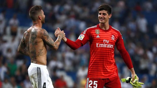 Thibaut Courtois bahagia bisa bermain satu tim dengan bek terbaik dunia.