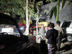 Pesawat Latih Jatuh di Gunungkidul Dievakuasi dari Atas Pohon
