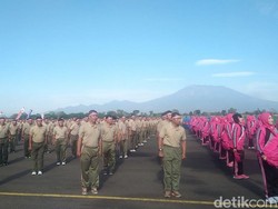 5 Ribu Orang Menari Gemu Famire dengan Background Gunung  Lawu