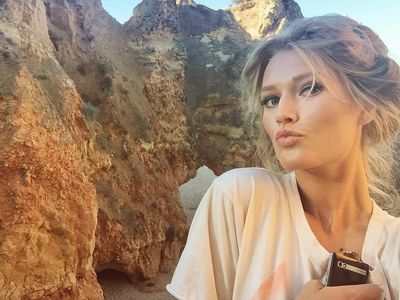 Saat Kekasih Seksi Leonardo Dicaprio Liburan Sendiri