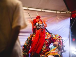 Menguak Tradisi Bulan Hantu di The World Behind The Teenage Psychic