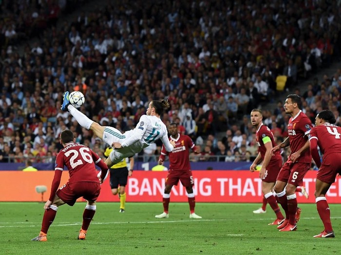 KIEV, UKRAINE - MAY 26:  Gareth Bale of Real Madrid CF scores his team's second goal during the UEFA Champions League final between Real Madrid and Liverpool on May 26, 2018 in Kiev, Ukraine.  (Photo by David Ramos/Getty Images)