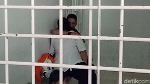 Momen Mesra Dhawiya dan Muhammad di Balik Jeruji Besi