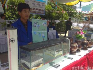 Mahasiswa di Karawang Jernihkan Air Kotor Menggunakan Arang Mahasiswa di Karawang Jernihkan Air Kotor Menggunakan Arang