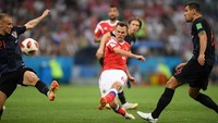 Rusia tampil impresif di Piala Dunia 2018 yang digelar di tanah air mereka, dengan Denis Cheryshev jadi salah satu pemain yang menonjol. Gol tembakan jarak jauhnya ke gawang Kroasia di perempatfinal masuk nominasi Puskas Award. (Foto: Laurence Griffiths/Getty Images)