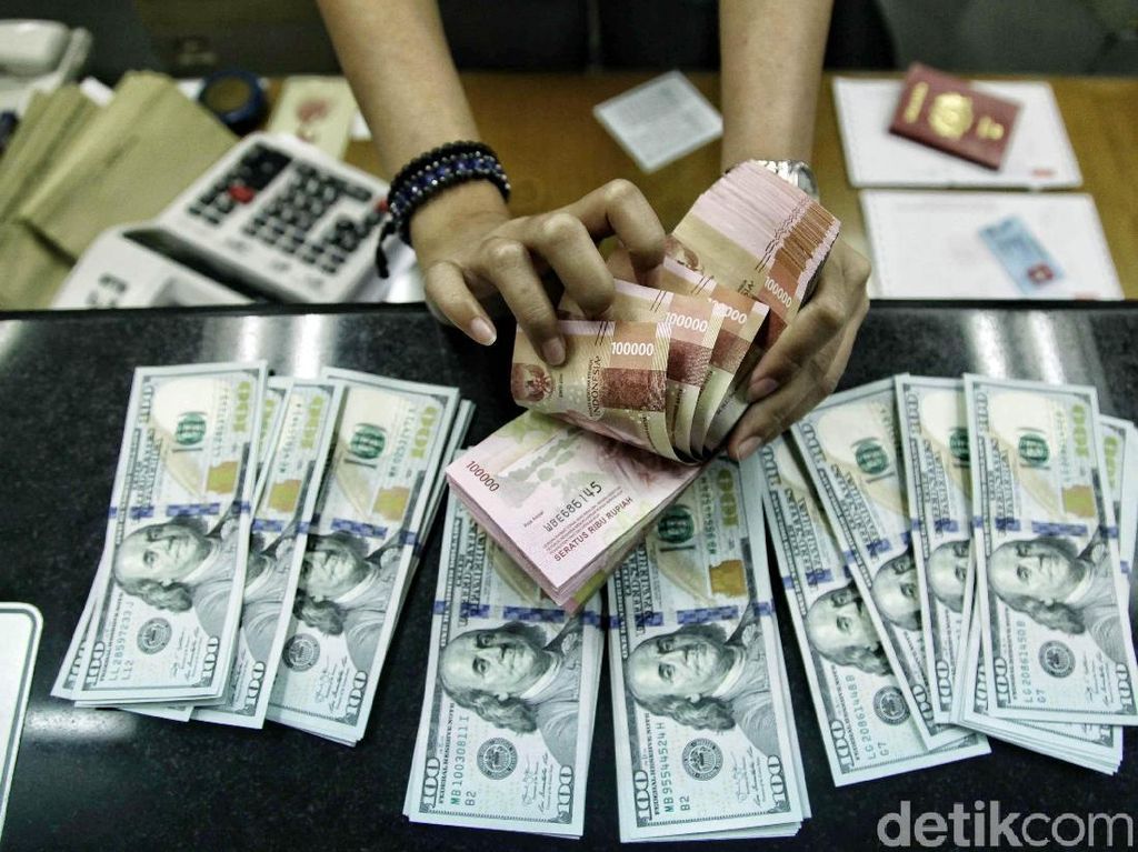 Dolar AS Diprediksi Bisa Ngamuk Hingga Rp 17.000