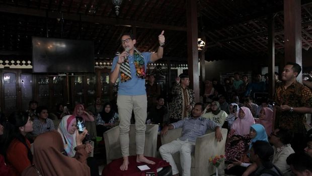 Abdul Somad Doakan Sandiaga saat Prosesi Adat Riau